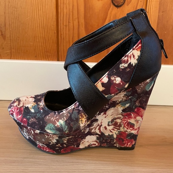 Floral Wedges - Picture 4 of 4